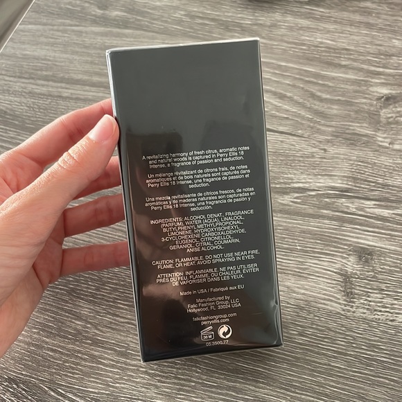 Perry Ellis 18 Intense by for Men - 3.4 Ounce EDT Spray - Picture 2 of 2